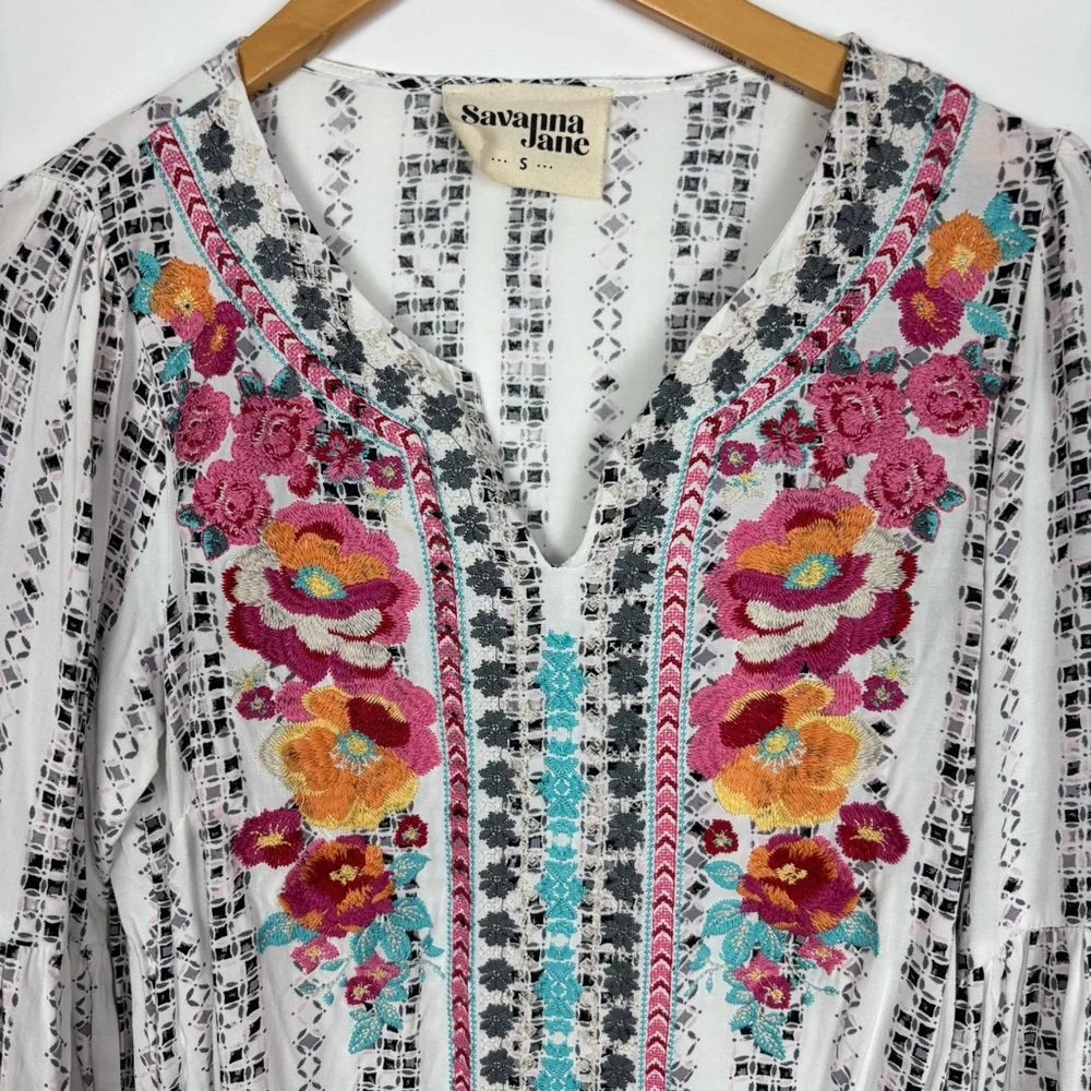 Savanna Jane Floral Embroidered Bell Sleeve Boho Split Neck Top Size Small - Picture 3 of 9